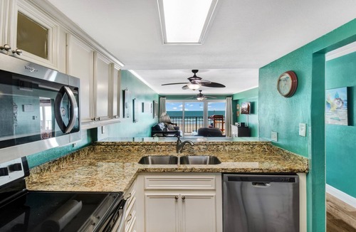 Galveston Condo | 2BR Oceanfront 3rd-floor/Babe’s Beach access/oversized balcony/refreshing pool