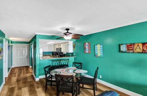 Galveston Condo | 2BR Oceanfront 3rd-floor/Babe’s Beach access/oversized balcony/refreshing pool