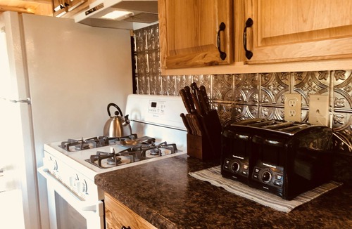 Silver Gate Cabin | 2Mi to Yellowstone NP, NE Gate, Spectacular Views 2 BR with Loft . Sleeps 6