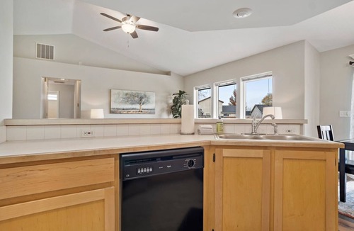 Nampa House | 2Min>NNU/NampaHS★LongStays★300mbps★1600ft²★