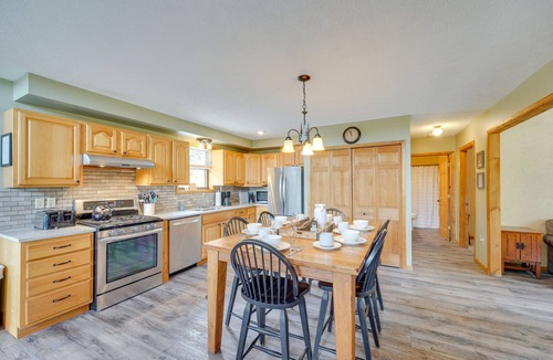 Benezette Cabin | 3-Acre Benezette Cabin: Hot Tub, Grill & Mtn View