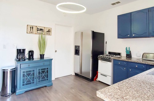 Los Angeles County House | 3 Bed /2 Bath House 25 Steps from Beach