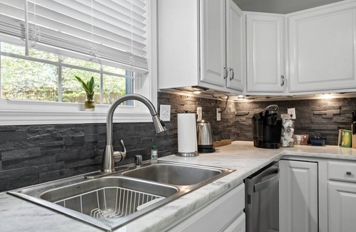 Paducah House | 3 Bed/2 Bath Modern 1400 sq ft Home in Quiet Paducah Neighborhood near winery.