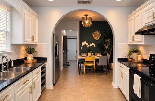 Greater East End House | 3 Bed room Cozy & Stylish Game Area Backyard Hangout