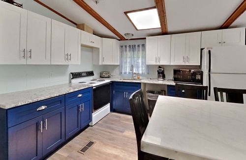 Put-in-Bay House | 3 Bedroom 2 Bath Home in Island Club -Sleeps 8 - Parking & Pool Access - IC63