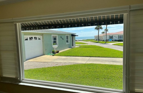 O'byrne Cottage | 3 Bedroom 2 Bath Pet Friendly Ocean View 4 Houses From Beach