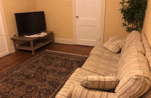 Clifton Apartment | 3 Bedroom Apartment in Old Town Clifton, steps away from the Zoo