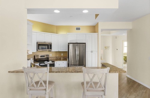 Vanderbilt Beach Condo | 3 Bedroom Condo with Pool/Bay Views-short walk to Beach-High Speed WiFi