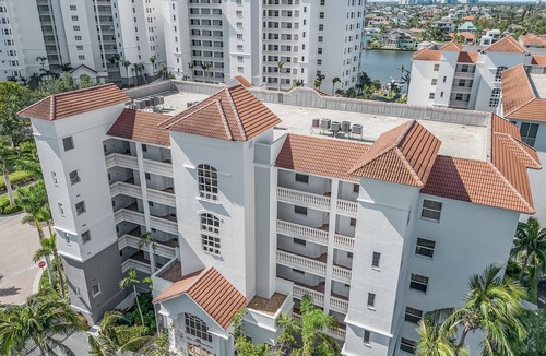 Vanderbilt Beach Condo | 3 Bedroom Condo with Pool/Bay Views-short walk to Beach-High Speed WiFi