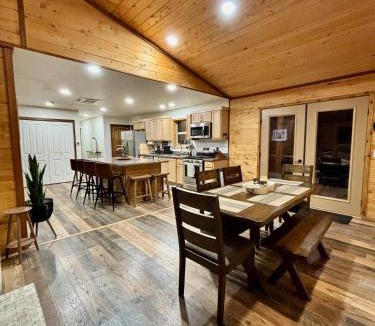 Summer Lake House | 3 Bedroom Cottage - Oregon Outback - Sauna - Pacific Flyway For Great Bird Watching!