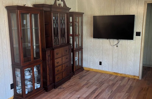 Sharon House | 3-bedroom Edwards Cozy House with AC. 8 minutes away from University Tn-Martin