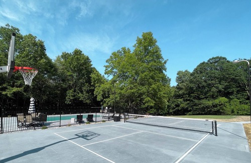 Fallentimber House | 3 Bedroom Family Home w/outdoor pool + hot tub