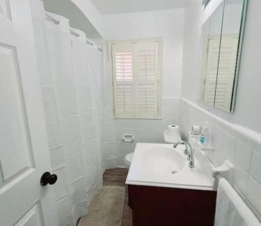Harper Woods Apartment | 3 bedroom home in great area - Long stay discounts