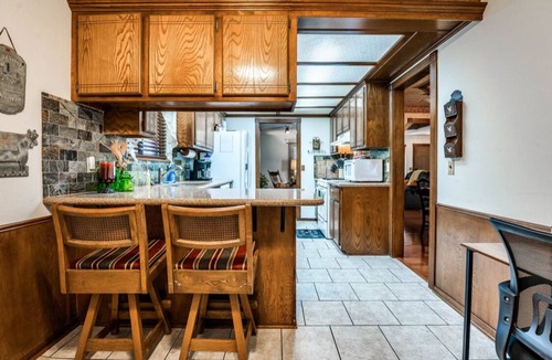 Yukon House | 3 bedroom Home in Yukon!