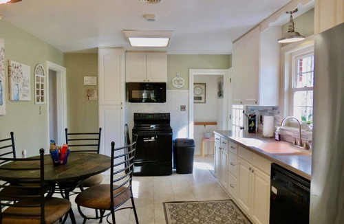 Salisbury House | 3-bedroom house in awesome Salisbury with WiFi, AC