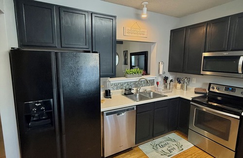 Archdale House | 3-Bedroom Relaxing Townhome Near HP Furniture Market & High Point University