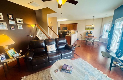 Deep River House | 3 Bedroom Town House Perfect for Furniture Market or High Point University