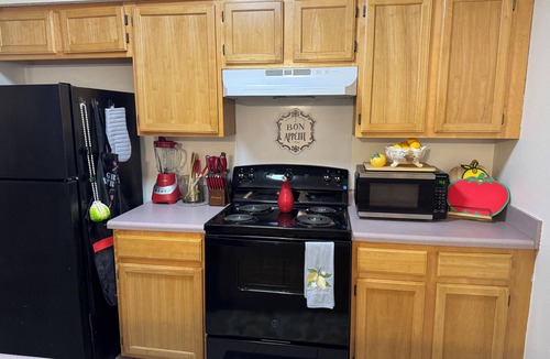 Destrehan House | 3-bedroom townhome Destrehan neighborhood just 10 minutes from NOLA airport.