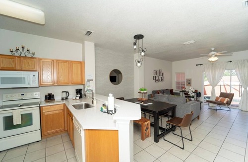 Sunset Lakes House | 3-bedroom townhome in peaceful Kissimmee with AC, WiFi and Pool