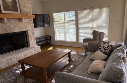 The Homestead House | 3-bedroom west Austin house in charming Bee Cave with cool AC and epic views!