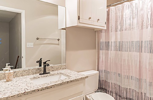 Countryside House | 3 bedroom with 2 car garage close to downtown Austin and Barton Creek Greenbeltl