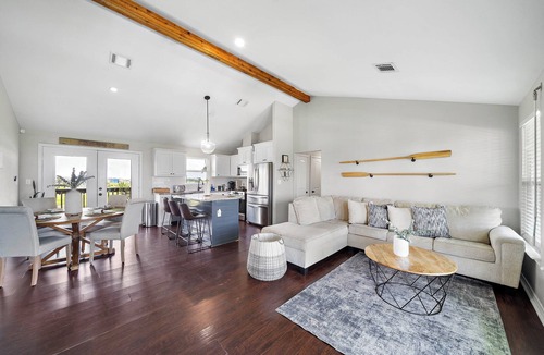 Indian Beach House | 3 Blocks to the Beach! Peaceful Galveston Getaway