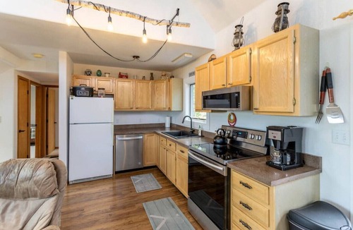 Grand Lake House | 3 BR Cabin with lake view - Pet Friendly