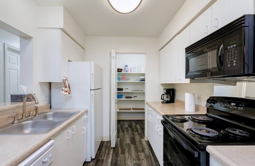 Franklin - Randolph Apartment | 3 BR Fabulous Group/Family Getaway - Fully Furnished - Central Boise - D107