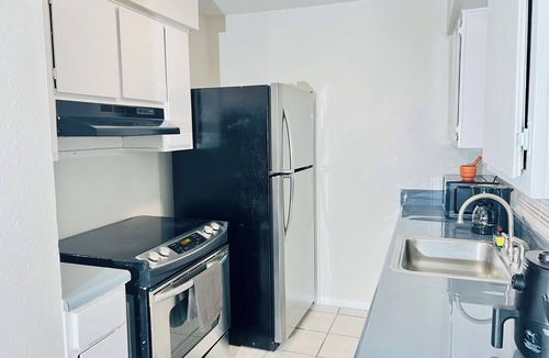 Conway House | 3 BR Home, Minutes to AirPort, Spacious Yard