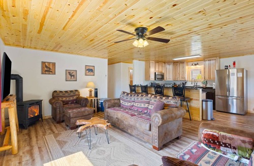 Gardiner House | 3 br house with hot tub by Yellowstone