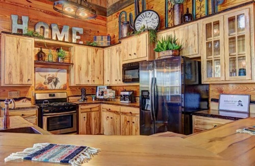 New Braunfels Cabin | 3 Chicks Ranch, 2 Cabins, Pool, Hot Tub & Hill Country