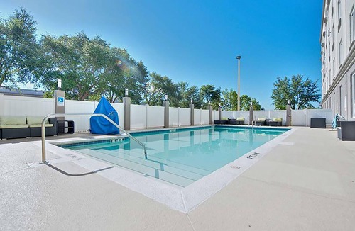 Orlando Hotel | 3 Convenient Orlando Units by Airport, Pool & Breakfast, Quick Drive to Parks