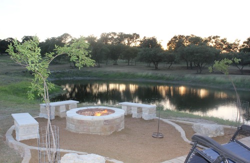 Austin House | 3 Detached Suites With Private Baths & AC, 5 King beds, Acreage, Pond, Firepit