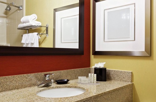 Brookhollow Hotel | 3 Family-Friendly Stay Near Houston's Top Attractions - Downtown Aquarium