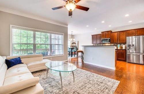 Milton House | 3 Mi to Avalon: Townhome w/Balcony in Alpharetta!