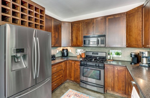 Galindo House | 3 Mi to Dtwn: Centrally Located Austin Townhome