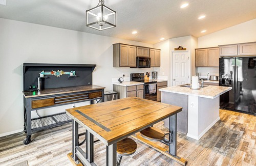 Caldwell House | 3 Mi to Lake Lowell: Caldwell Home w/Yard & Grill