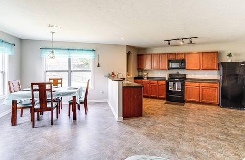 Huntcliff House | 3 Mi to Village at Sandhill: Family Home w/Yard!