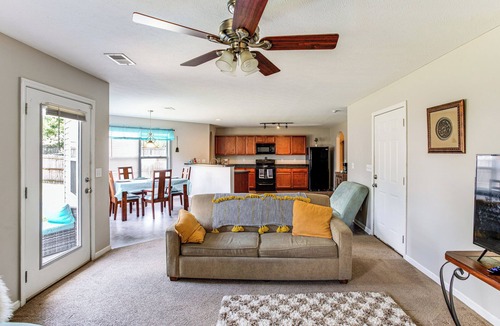 Huntcliff House | 3 Mi to Village at Sandhill: Family Home w/Yard!