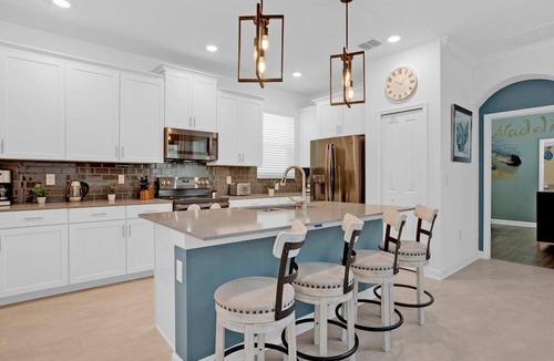 Bay Lake Villa | 3 Miles Disney/Games Room/PS4/3 Themed Bedrooms/Private Pool/ON STOREY LAKE Wifi