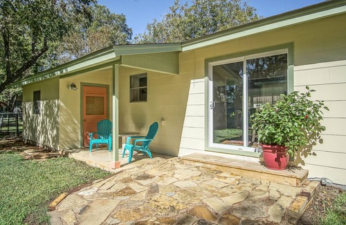 Cibolo House | 3 minute walk to main street, Cibolo Texas. Shopping, dancing and dining nearby.