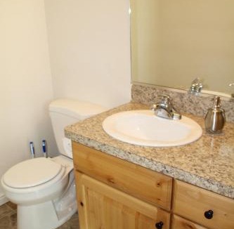 Ammon House | 3 queen beds, 1 twin bed, 2 rooms, 1 and a half bath, self check-in, flexcation equipped