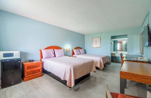 Harlingen Hotel | 3 Relaxing Rooms Near Sweet Spot Frozen Yogurt - Steps From Downtown