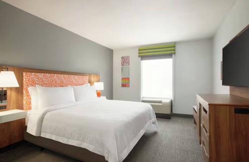 Houston Hotel | 3 Sleek Rooms in Houston | Free Parking + Indoor Pool | AMC Spring 10 - 3.1 mi