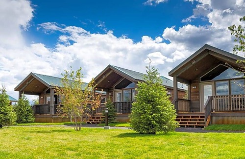 West Yellowstone Hotel | 3-Star Hotel ∙ Explorer Cabins at Yellowstone