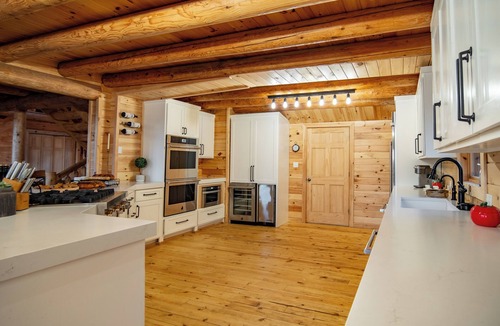 Eufaula Cabin | 3-Tier Deck + Putting Green + Steam Sauna Private Lake Eufaula Escape