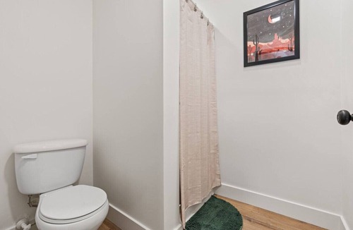 St. Charles Cabin | #3 Wild West Cabin! Newly Remodeled! AC! Sleeps 4!