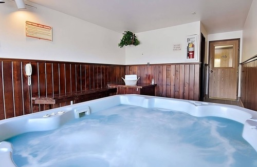 Ponderay House | 3 x 2 Queen Beds with Living Room at FairBridge Inn & Suites Sandpoint