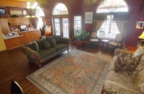 Kellogg House | 3 x Non-Smoking Queens at FairBridge Inn & Suites Kellogg