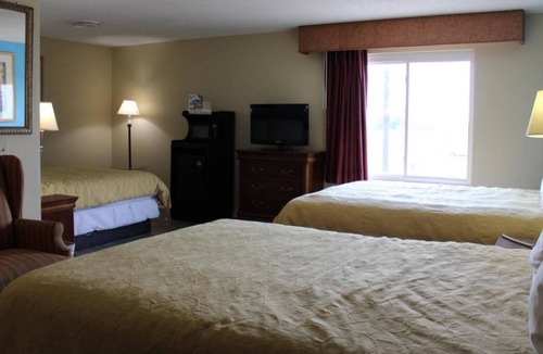 Mount Vernon Hotel | 3 x Non-Smoking Triple Queen at FairBridge Inn Express Mt Vernon